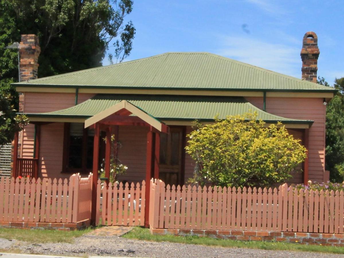 Kerrellie Cottages 2, 4 & 8 Reid Street Strahan Exterior foto